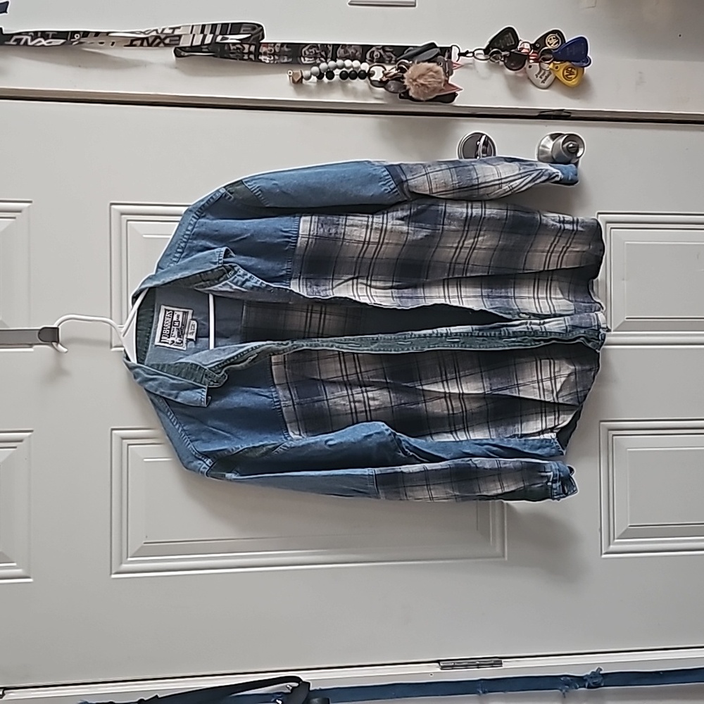 SIZE LARGE JEAN/ PLAISLD OVER TOP